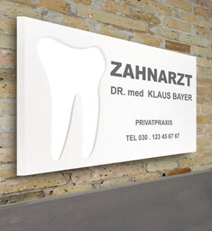 Zahnschild aus Acrylglas